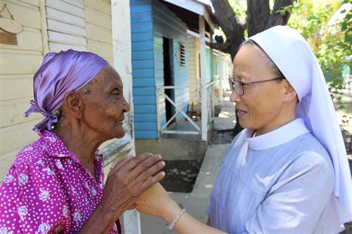 Sơ Mary Joan Njeri, bác sĩ phụ sản, hết lòng chăm sóc phụ nữ nghèo khổ