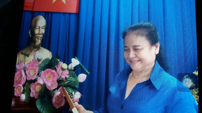 Chị Phạm Thị Hồng Thắm, Trưởng ban công tác MTTQ khu phố I - P.7 - q. Tân Bình, TP Hồ Chí Minh.