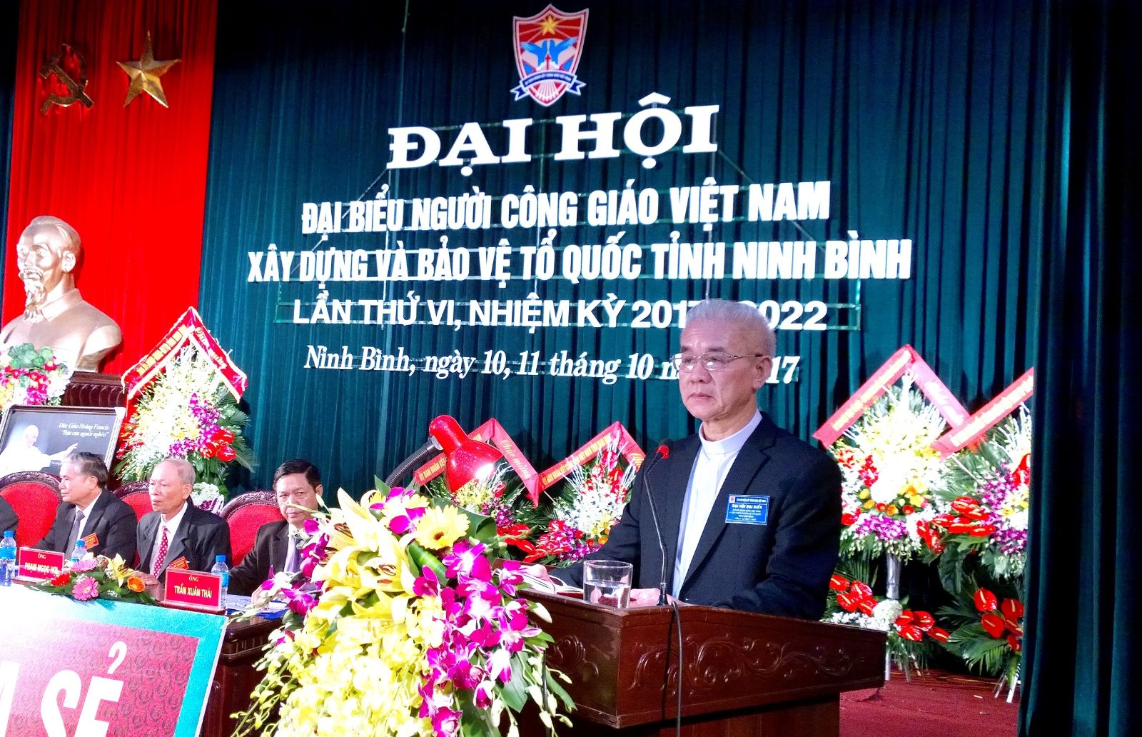 Linh mục Giuse Trần Xuân Mạnh- Quyền Chủ tịch, kiêm Tổng Thư ký Ủy ban Đoàn kết Công giáo Việt Nam phát biểu tại Đại hội.
