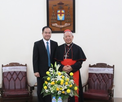 Trưởng ban Ban Tôn giáo Chính phủ Vũ Chiến Thắng và Hồng y Phê rô Nguyễn Văn Nhơn