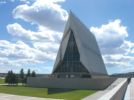 Nhà thờ Cadet của Học viện Không quân Mỹ ở thành phố Colorado, Mỹ.