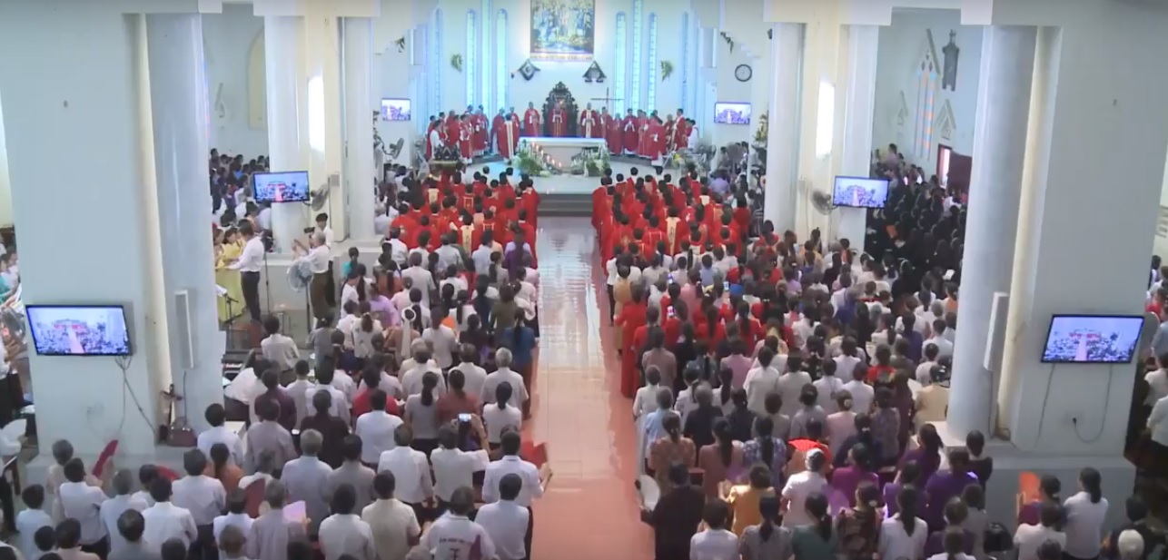 Quang cảnh lễ khai mạc Năm Thánh tôn vinh các thánh tử đạo Việt Nam, tại nhà thờ Chính tòa Sơn Lộc. Ảnh: CTV