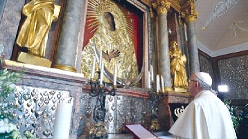 Đức Thánh Cha Phanxicô viếng thăm đền thánh Đức Mẹ Từ Bi. Ảnh: TL