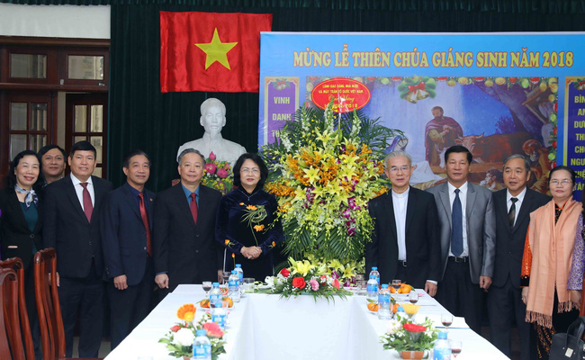 Phó Chủ tịch nước Đặng Thị Ngọc Thịnh chúc mừng Giáng sinh 2018 UBĐKCGVN. Ảnh: Nguyễn Thanh Thủy