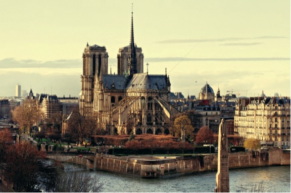 Nhà thờ Đức Bà Paris nổi tiếng thế giới bởi các giá trị kiến trúc và văn hoá mà công trình này mang lại. Ảnh: CTV