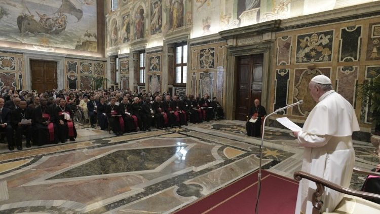 ĐTC gặp các tham dự viên hội nghị về “Nói CÓ với sự sống” (Vatican Media)
