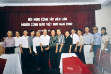 Các đại biểu dự Hội nghị cộng tác viên báo NCGVN năm 2002. Ảnh: An Kiều