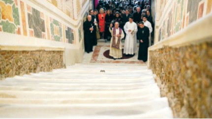 Vatican lần đầu tiên mở cửa Cầu thang Thánh. Ảnh: CTV