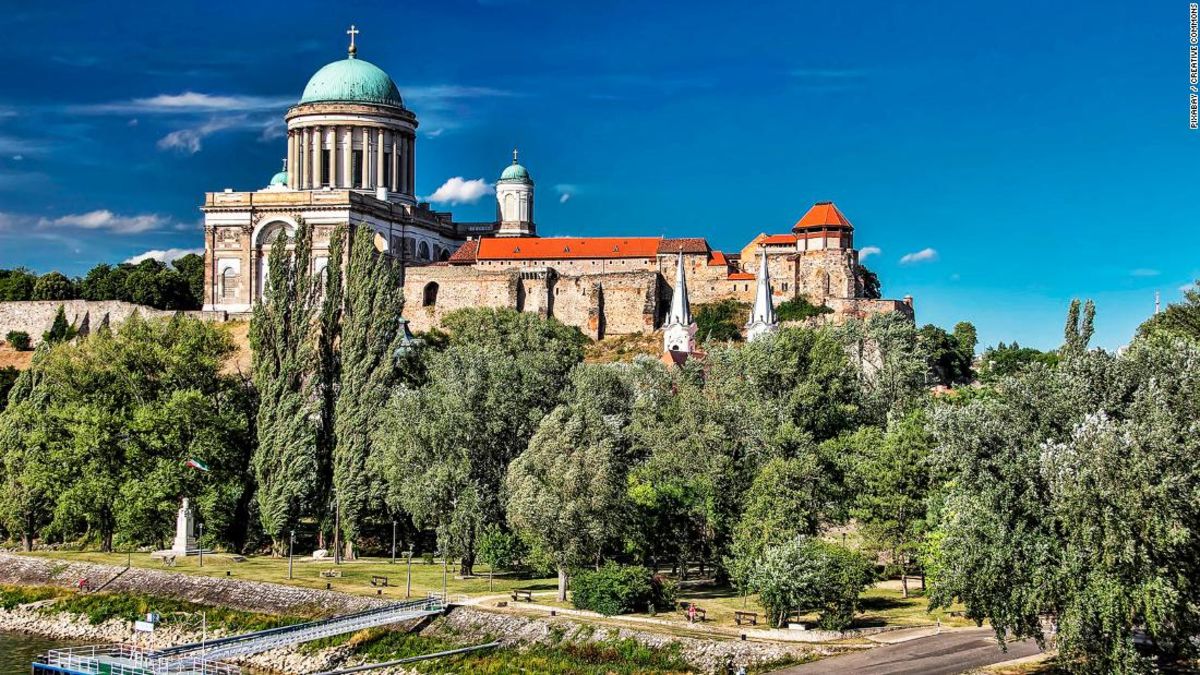 Vương cung thánh đường Esztergom, thủ phủ Công giáo Hungary. Ảnh: CTV