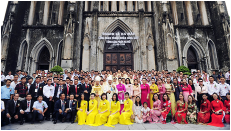 Đức TGM Giuse với cộng đoàn Doanh nhân Công giáo Tổng giáo phận Hà Nội. Ảnh: CTV