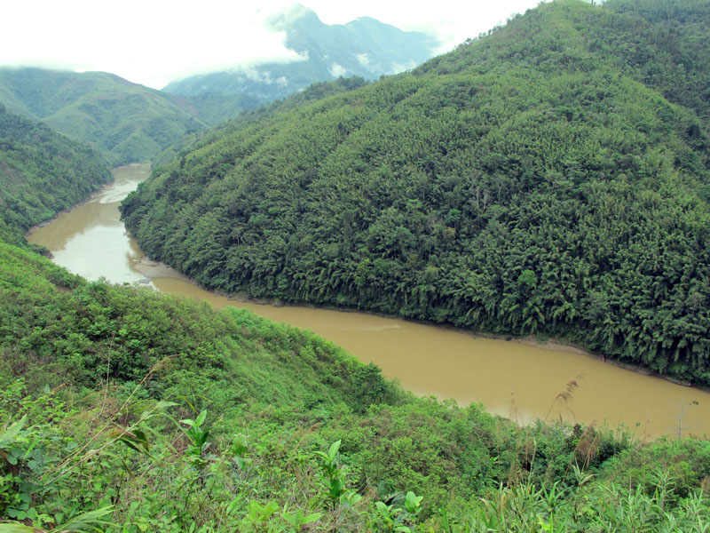Sông Đà, dòng sông hiểm trở và lớn nhất vùng Tây Bắc. Ảnh: Hoàng Hải