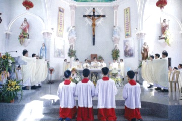Thánh lễ Tạ ơn hai tân linh mục Giuse Nguyễn Văn Quyền và Giuse Nguyễn Văn Đoàn tại nhà thờ giáo xứ Thượng Chiểu. Ảnh: CTV