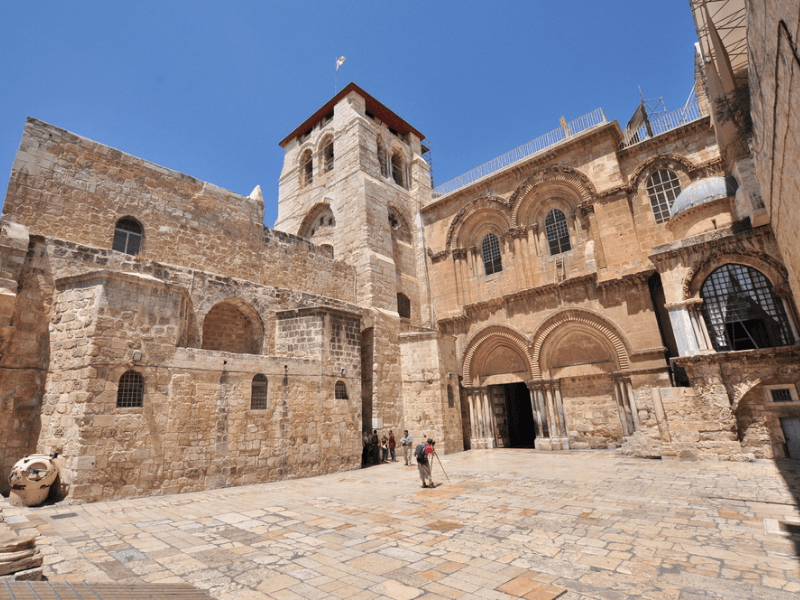 Nhà thờ Mộ Thánh nằm trong thành cổ Giêrusalem. Ảnh: CTV