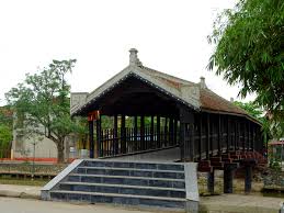 Cầu ngói Phát Diệm ngày nay vẫn giữ được hình dáng, kiến trúc cổ và là niềm tự hào của bao thế hệ người dân Kim Sơn. Ảnh: Trần Hằng