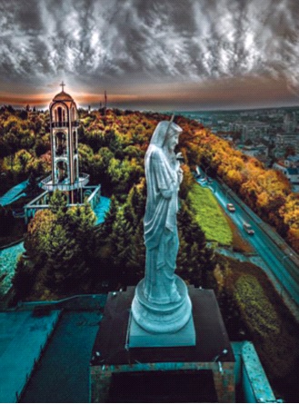 Tượng đài Đức Mẹ lớn nhất thế giới, thành phố Haskovo, Bulgaria. Ảnh: CTV