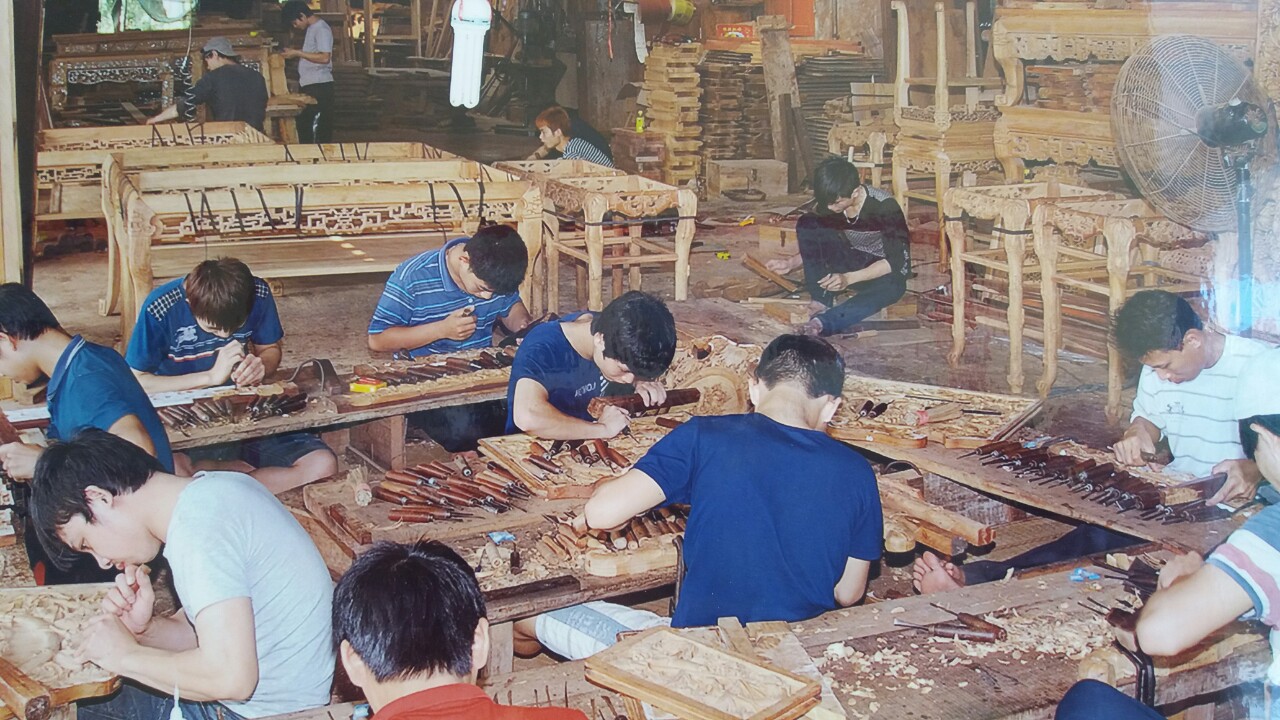 Sản phẩm của làng nghề Hải Minh thực sự ghi dấu ấn và ngày càng thu hút người tiêu dùng bởi những sản phẩm nội thất gỗ vô cùng độc đáo và bắt mắt