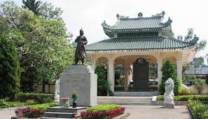 Lăng mộ Lễ Thành Hầu Nguyễn Hữu Cảnh. Ảnh: Đào Diến