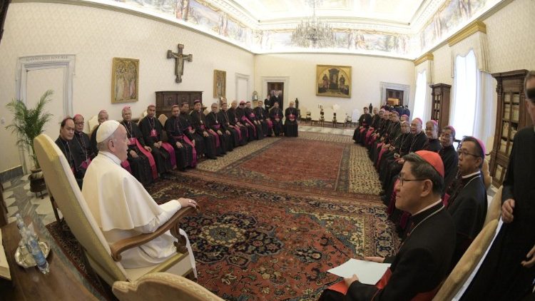 ĐTC tiếp kiến các Giám mục Philippines trong năm 2019 (Vatican Media)