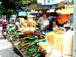 Chợ lá dong truyền thống là địa điểm quen thuộc của nhiều người dân Sài Gòn. Ảnh: CTV