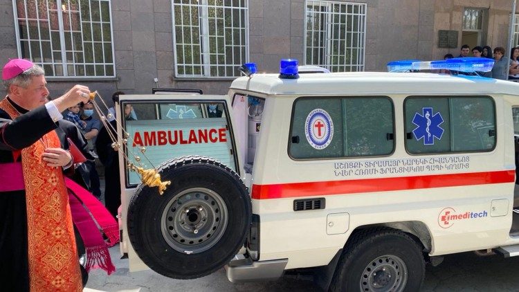 ĐTC tặng thiết bị y tế giúp Armenia chống lại Covid-19