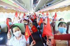 Các y bác sĩ của Quảng Nam lên đường vào hỗ trợ chống dịch tại quận Gò Vấp. Ảnh: Thùy An