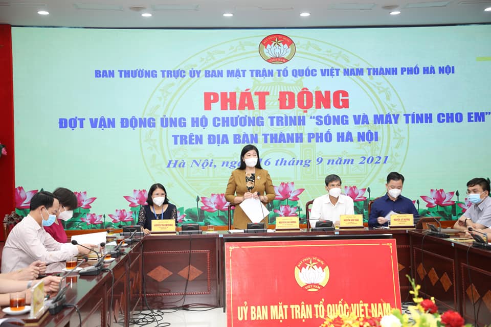 Chủ tịch Ủy ban MTTQ Việt Nam TP Hà Nội Nguyễn Lan Hương phát động và kêu gọi ủng hộ chương trình. Ảnh: Nam Bắc