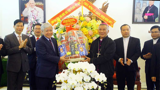 Chủ tịch Ủy ban Trung ương Mặt trận Tổ quốc Việt Nam chúc mừng Giáng sinh giáo phận Vinh