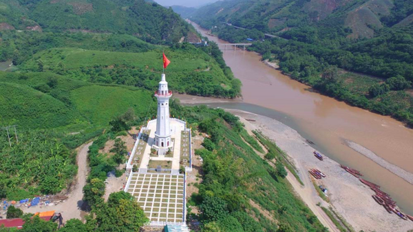Ngã ba nơi con sông Hồng chảy vào đất Việt. Ảnh: CTV