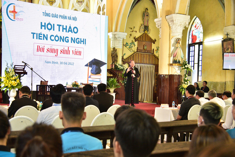 Đức Tổng Giám mục Giuse Vũ Văn Thiên chia sẻ tại hội thảo. Ảnh: CTV