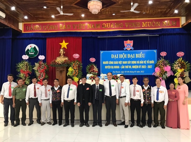 Ban Đoàn kết Công giáo huyện Đạ Huoai, nhiệm kỳ 2022-2027 ra mắt Đại hội. 