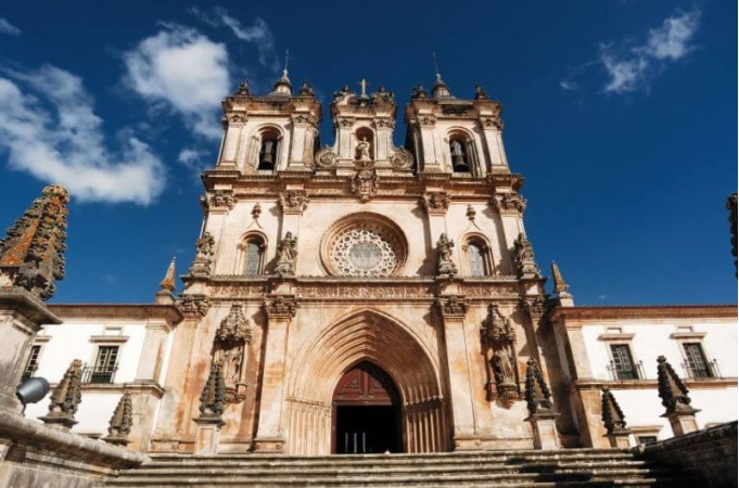 Tu viện gắn với câu chuyện tình nổi tiếng của của vua Pedro I và nàng Ines được UNESCO công nhận là di sản thế giới từ năm 1989. Ảnh: CTV