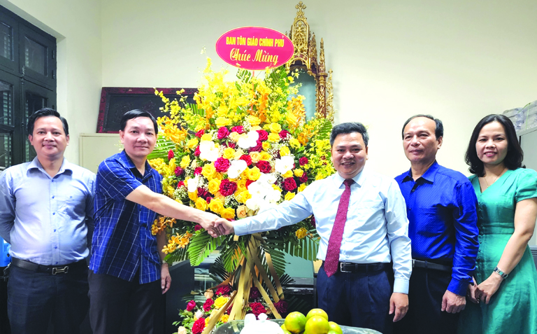 Đại diện Ban Tôn giáo Chính Phủ chúc mừng Báo Người Công giáo Việt Nam.