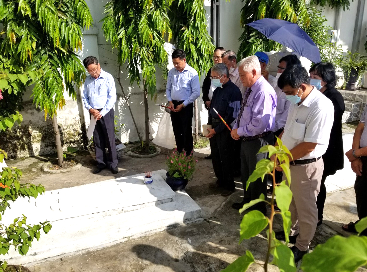 Ủy ban ĐKCG TP.HCM và Ban ĐKCG quận Tân Bình do linh mục Antôn Nguyễn Đình Thục, Phó chủ tịch dẫn đầu đã đặt vòng hoa tưởng niệm, cầu nguyện và viếng mộ cha Gioankim,