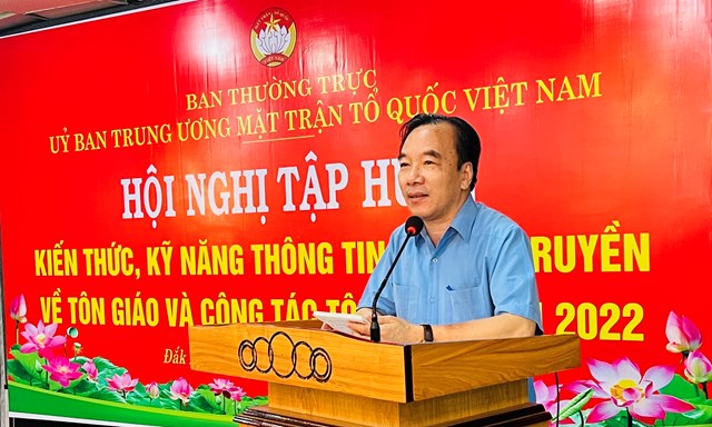 Ông Ngô Sách Thực, Phó Chủ tịch UBTƯ MTTQ Việt Nam phát biểu khai mạc Hội nghị tập huấn.