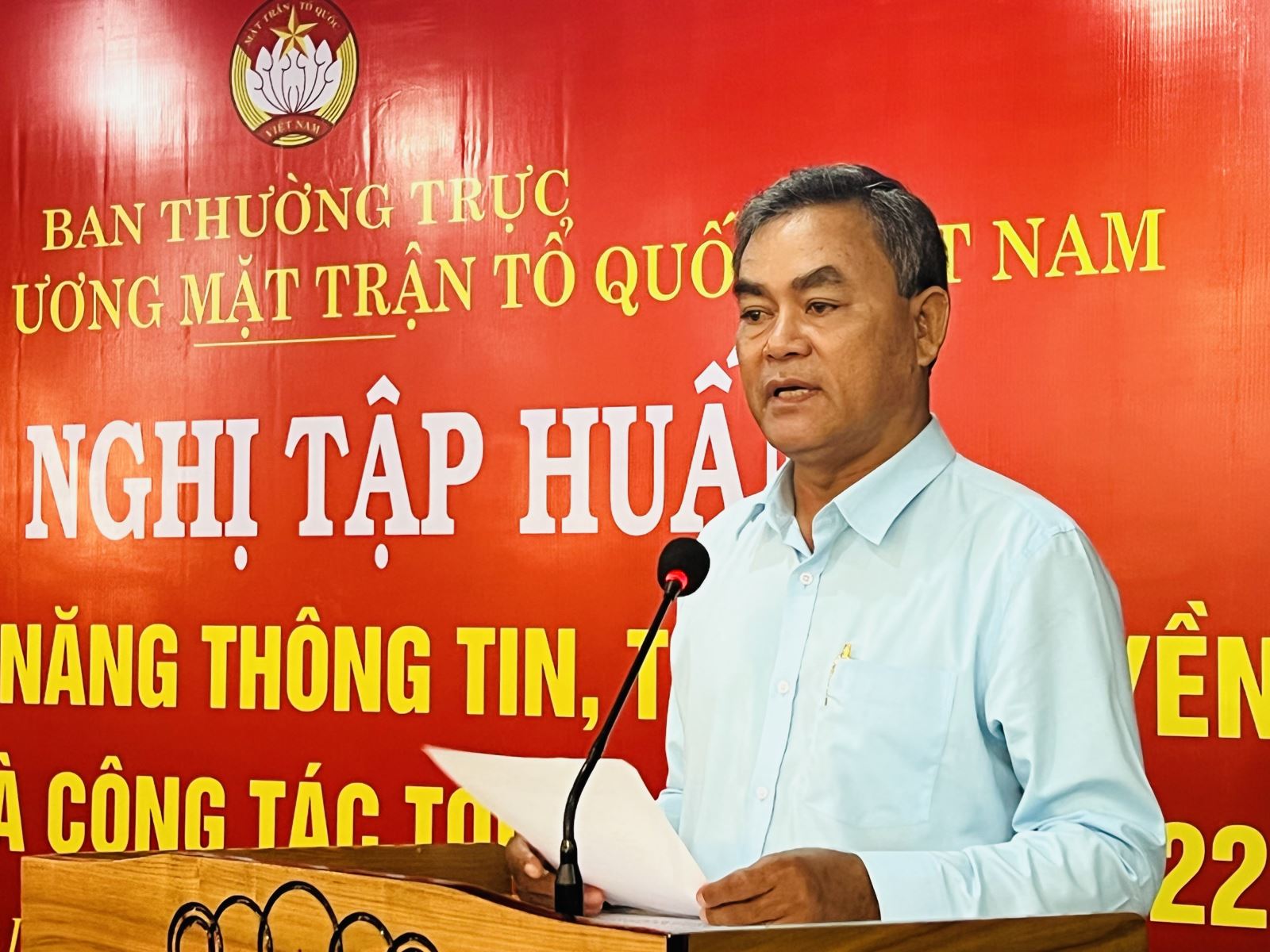 Ông Y Biêr Niê, Phó Bí thư Tỉnh ủy Đắk Lắk phát biểu về công tác tôn giáo tại Đắk Lắk.