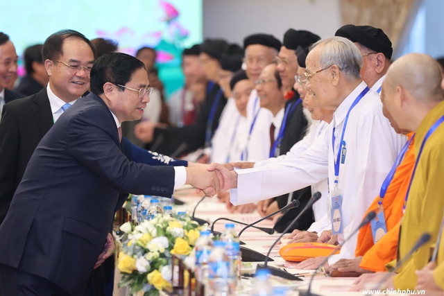 Thủ tướng Chính phủ Phạm Minh Chính gặp gỡ đại diện các tổ chức tôn giáo. 