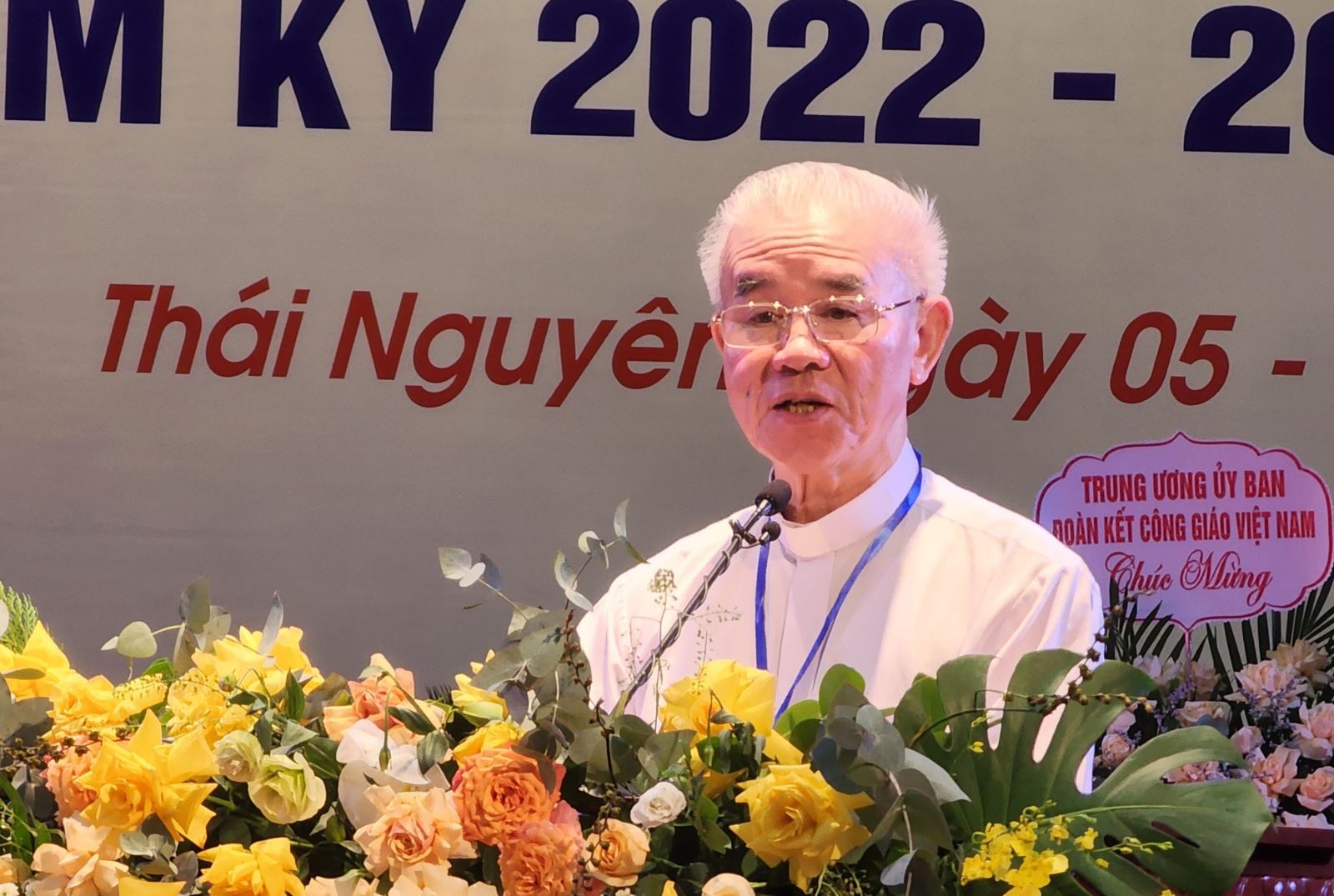 Linh mục Giuse Trần Xuân Mạnh, Chủ tịch Trung ương Ủy ban ĐKCG Việt Nam phát biểu tại Đại hội. 