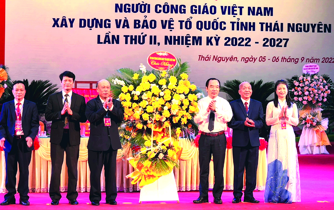 Ủy ban Trung ương Mặt trận Tổ quốc Việt Nam chúc mừng Đại hội.