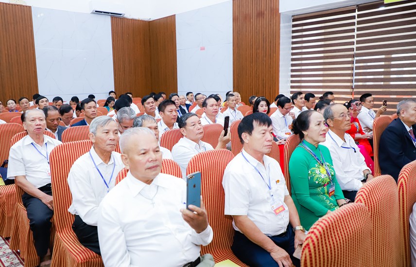 170 đại biểu đại diện cho gần 30 vạn đồng bào Công giáo trong toàn tỉnh dự Đại hội.