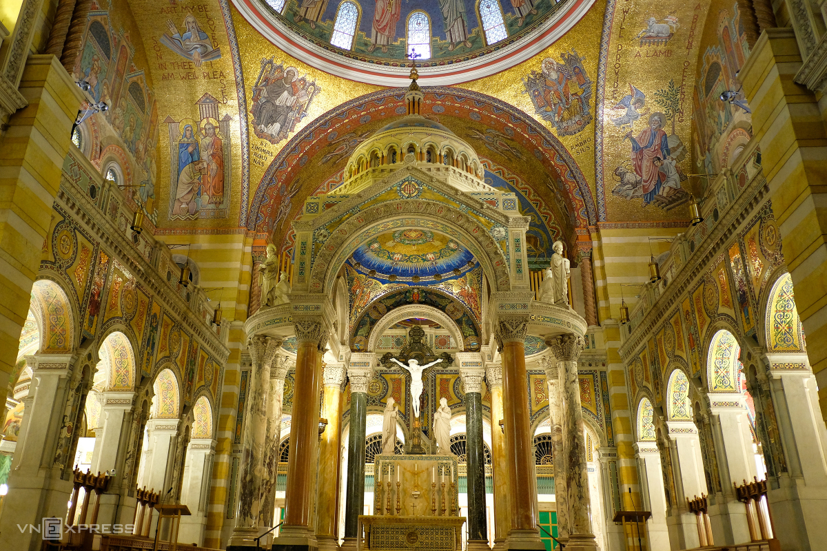 Một số hình ảnh về Vương cung thánh đường Saint Louis 