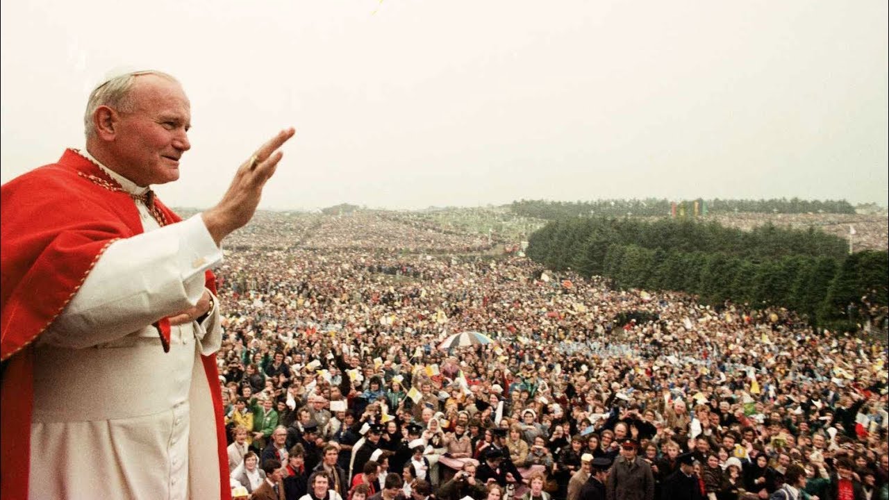 Cha Thánh Giáo hoàng Gioan Phaolô II là con người cầu nguyện. 