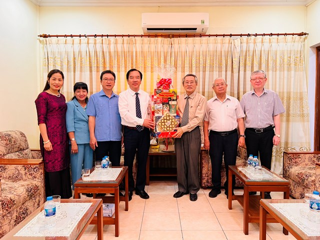 Phó Chủ tịch Ngô Sách Thực thăm và làm việc với Hội thánh Tin Lành Việt Nam (miền Nam).