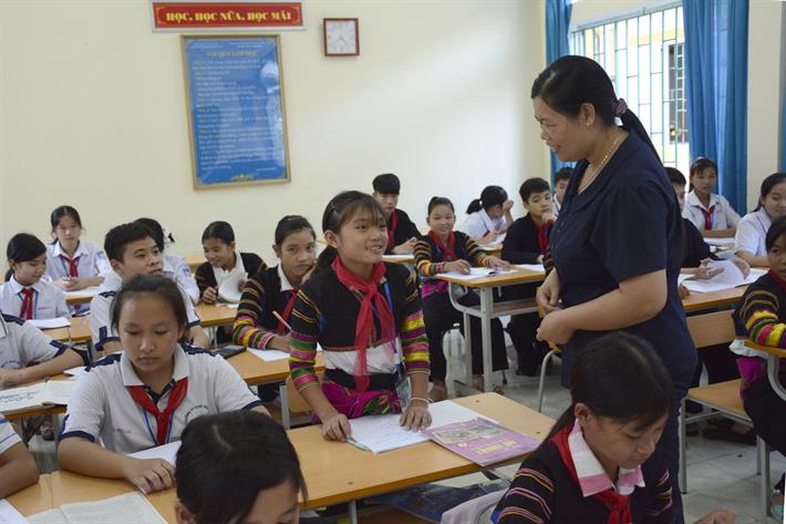 Học sinh dân tộc Lô Lô tại trường Phổ thông Dân tộc Nội trú huyện Bảo Lâm, Cao Bằng
