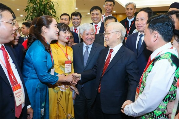 Tổng Bí thư Nguyễn Phú Trọng với các đại biểu tham dự buổi gặp mặt