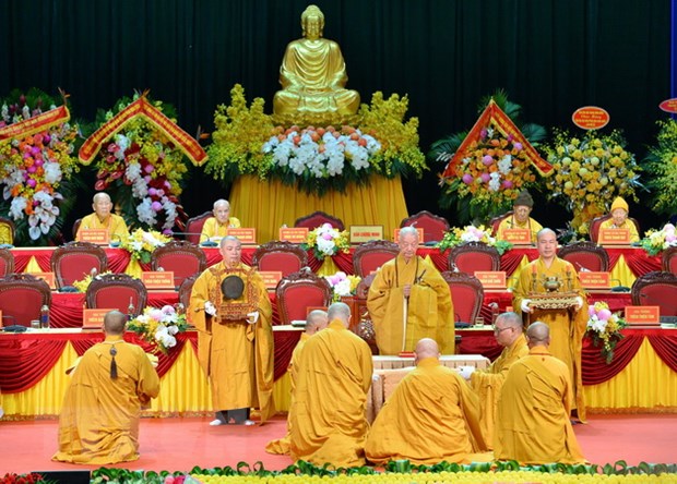 Nghi thức suy tôn Đức Trưởng lão Hòa thượng Thích Trí Quảng lên ngôi vị Pháp chủ Hội đồng Chứng minh Giáo hội Phật giáo Việt Nam.