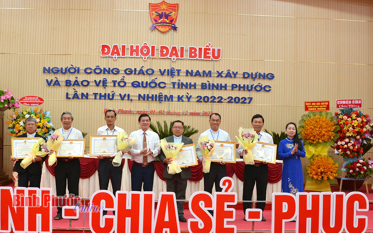 Các tập thể, cá nhân được Trung ương Ủy ban Đoàn kết Công giáo Việt Nam và UBND tỉnh tặng bằng khen