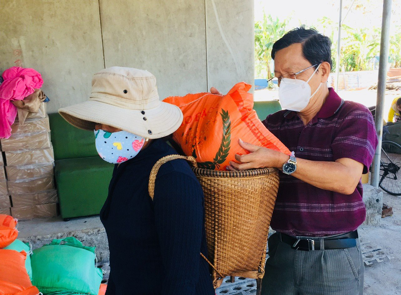 Hoạt động từ thiện tại giáo điểm Suối Đá, huyện Thuận Bắc, Ninh Thuận.