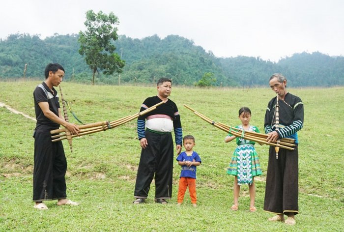 Múa khèn là một trong những nét văn hóa đặc sắc của người H’Mông ở xã Thu Cúc, huyện Tân Sơn, Phú Thọ