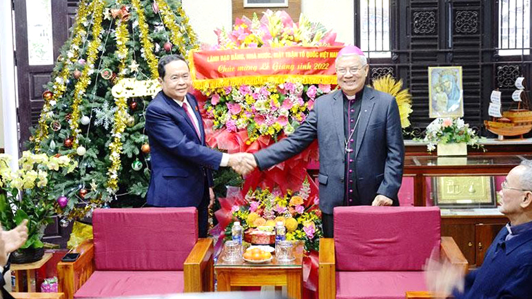 Phó Chủ tịch Thường trực Quốc hội Trần Thanh Mẫn chúc mừng Giáng sinh tại Tòa Giám mục Giáo phận Đà Nẵng.