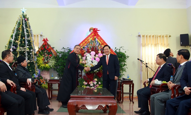 Phó Thủ tướng Thường trực Chính phủ Phạm Bình Minh đến thăm, chúc mừng Giáng sinh 2022 và năm mới 2023 tại Tòa Giám mục giáo phận Bùi Chu -